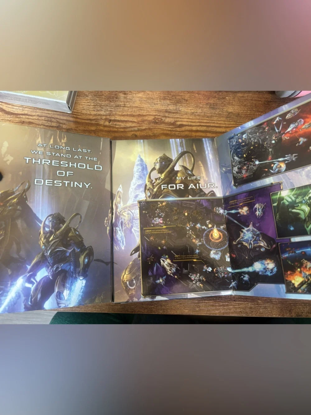 StarCraft II: Legacy of the Void by Blizzard - Dark Blue & Gold Box - Picture 3 of 5